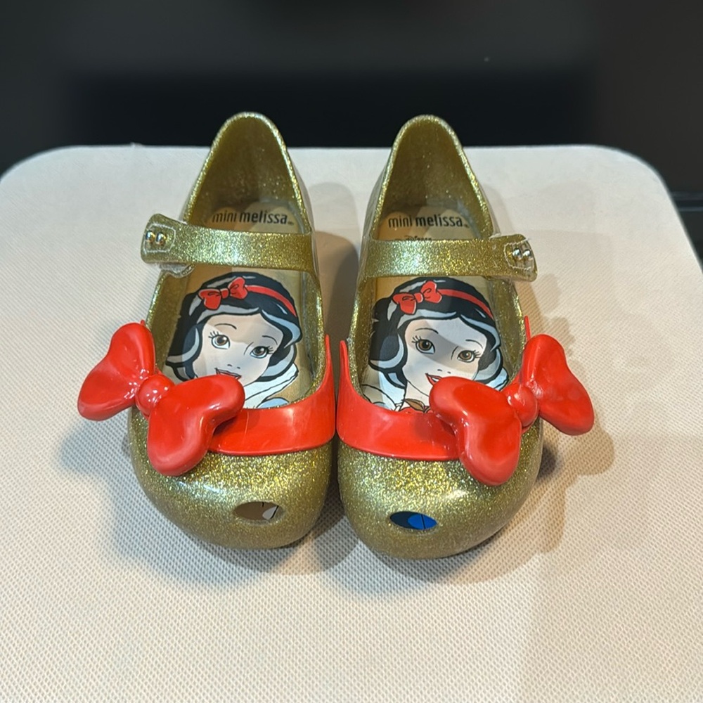 Mini Melissa Snow White